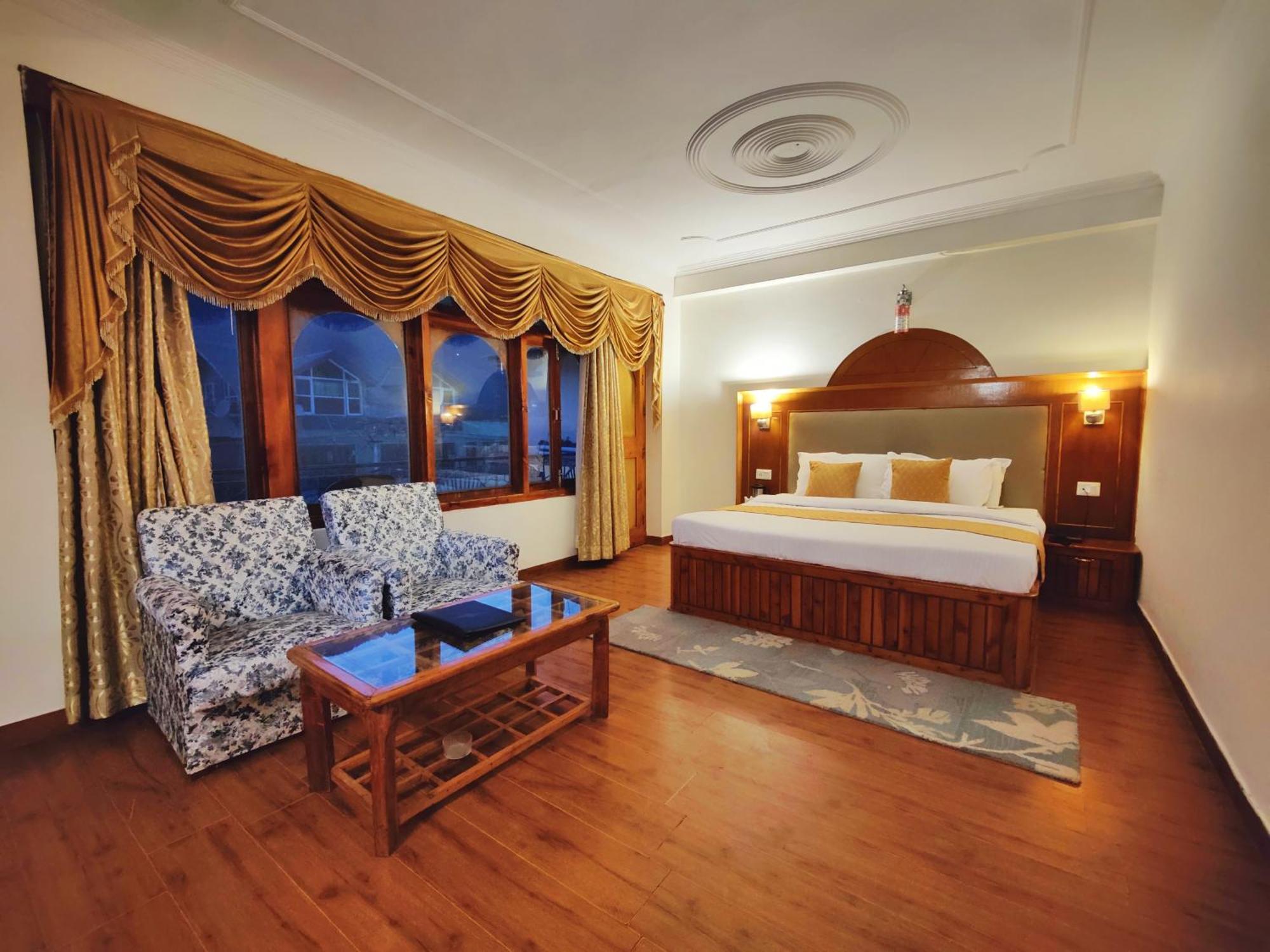 Surya International Hotel Manali Near Mall Road Экстерьер фото